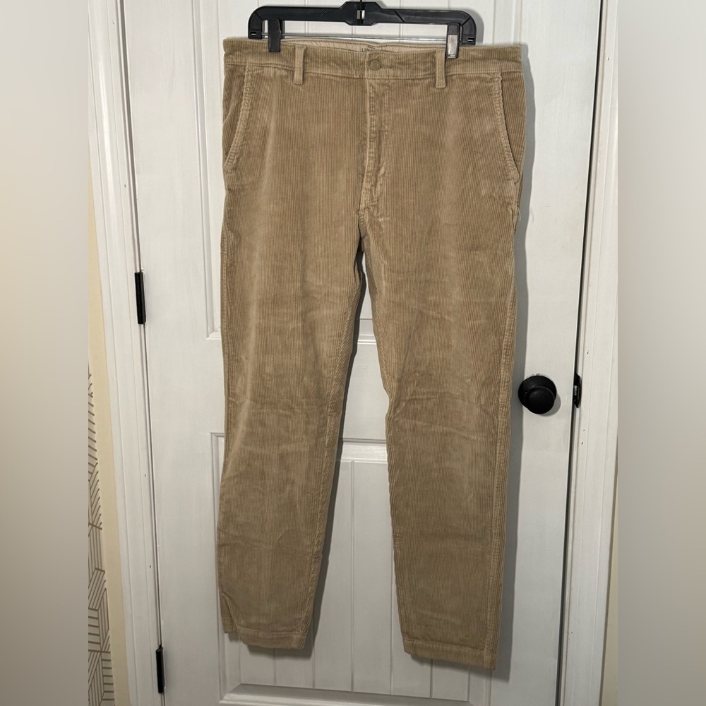 Men's Tan Levi’s Corduroy Pants